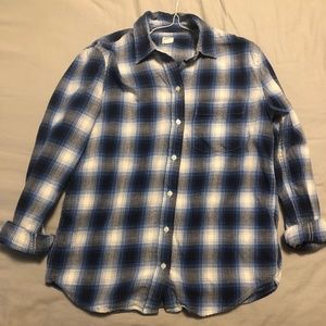 A Women's Gap Long Sleeve Flannel in Blue and Gray
